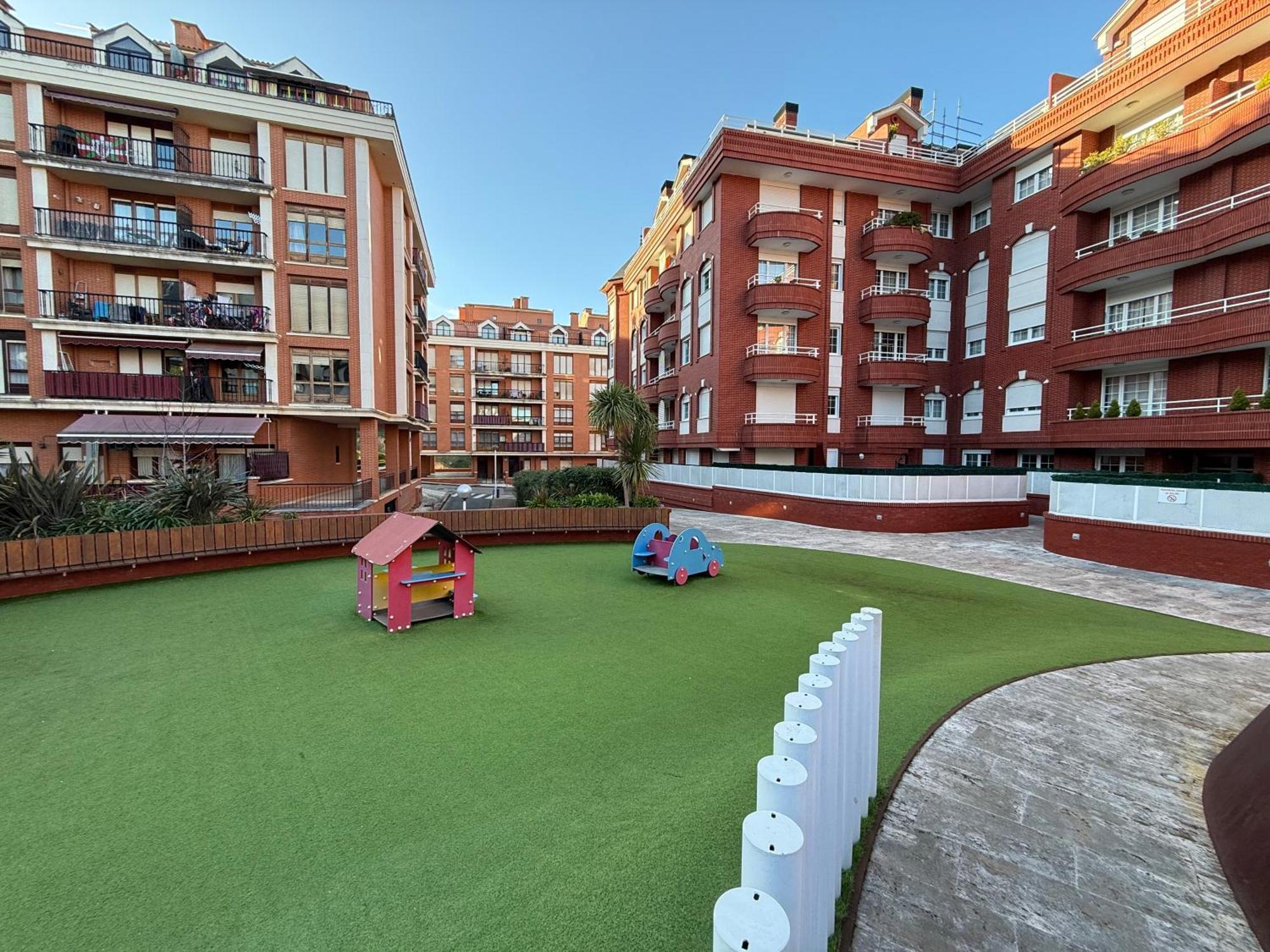 Castro Holidays - Centrico Piscina Urbanizacion Garaje Gratis Castro Urdiales Luaran gambar