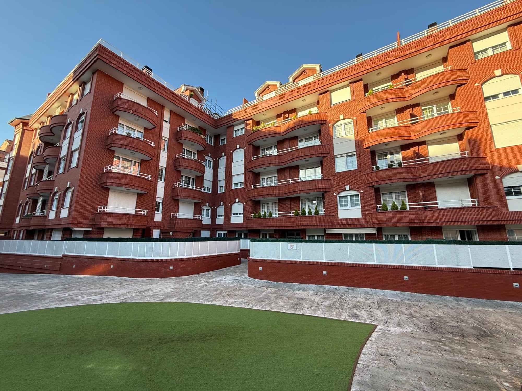 Castro Holidays - Centrico Piscina Urbanizacion Garaje Gratis Castro Urdiales Luaran gambar