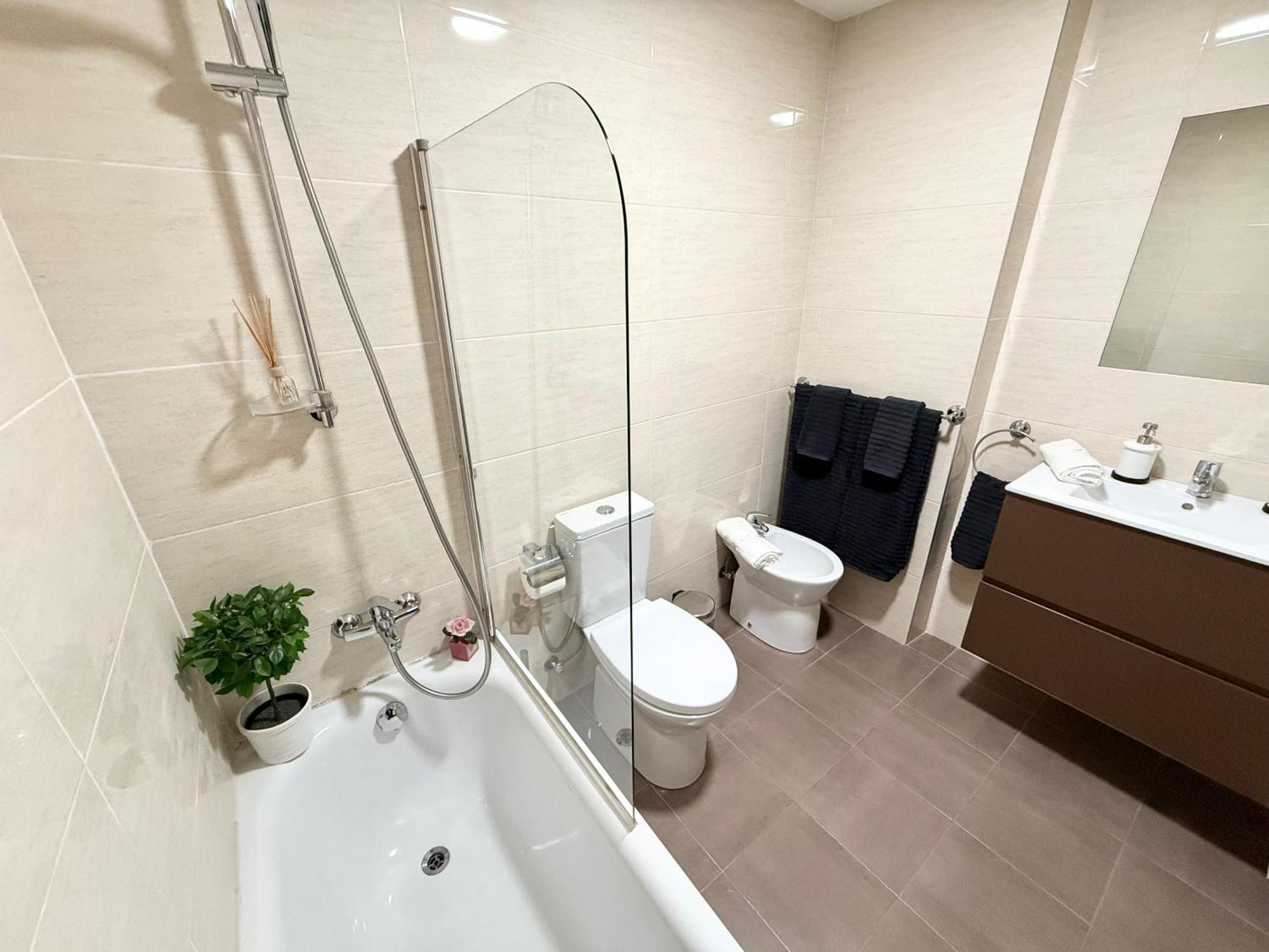 Castro Holidays - Centrico Piscina Urbanizacion Garaje Gratis Castro Urdiales Luaran gambar